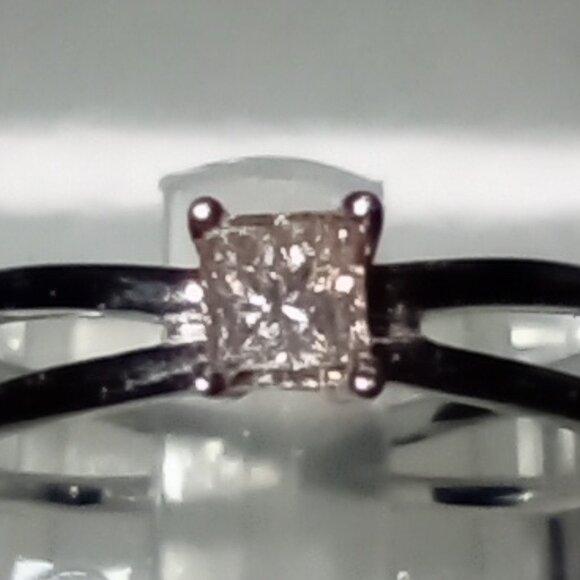 REDUCED!  14Kt White Gold 0.22ct Princess-Cut Champagne Diamond Solitaire Ring - Picture 3 of 7